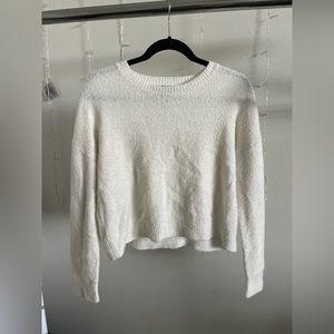 White long sleeve cropped top